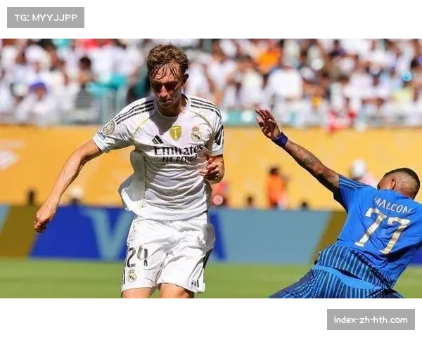 伯恩茅斯后卫塞内西长传次数领跑 非门将球员中位列第一 伯恩茅斯后卫塞内西长传次数领跑 非门将球员中位列第一